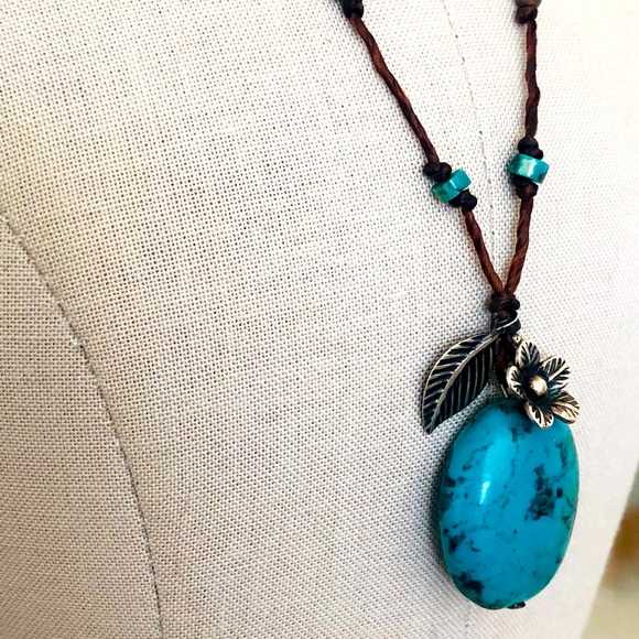Vintage Natural Turquoise Pendant Necklace - Picture 5 of 14